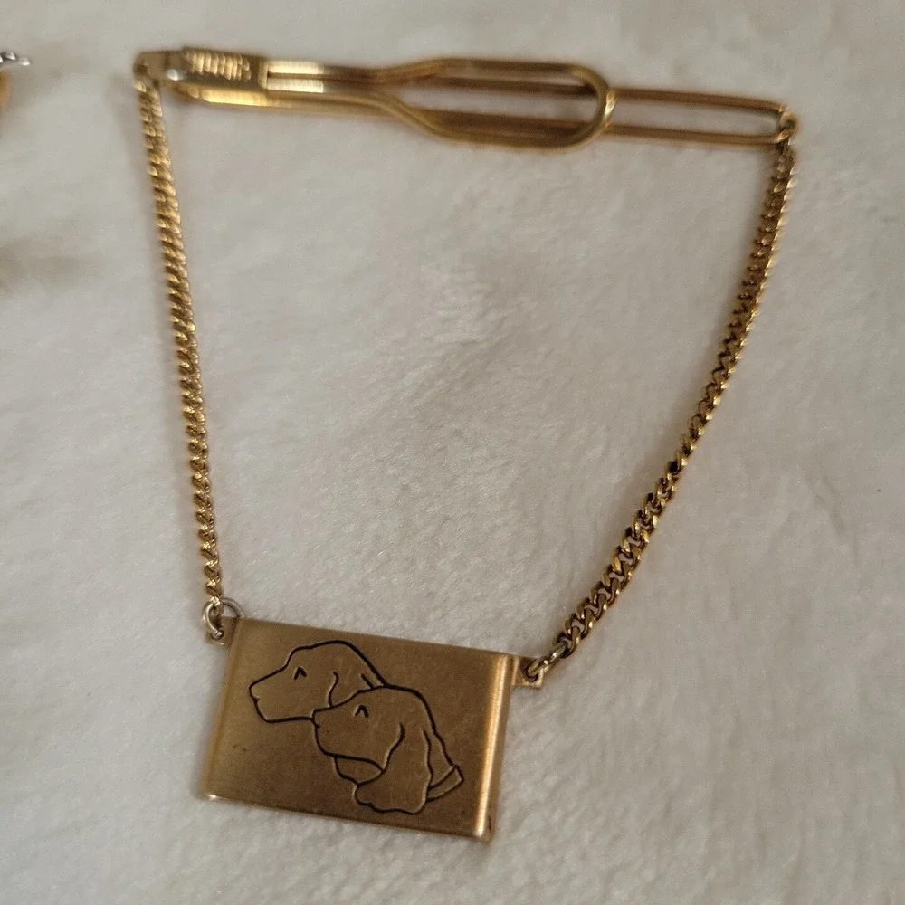 Vtg Retriever & Duck Tie Clip Bar & chain W/Matching Cuff Links SWANK Gold Color